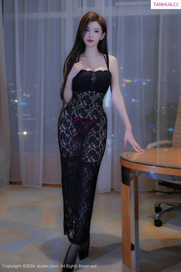 周妍希 奶瓶土肥圆 [XiuRen]高清写真图 2024.11.07 No.9411 Carol周妍希X 黑丝美腿第9张图片